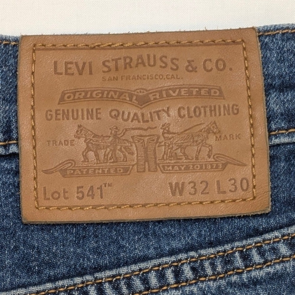 Levi's 541 Premium Athletic Taper Jeans Mens 32x30 Medium Wash Denim Blue